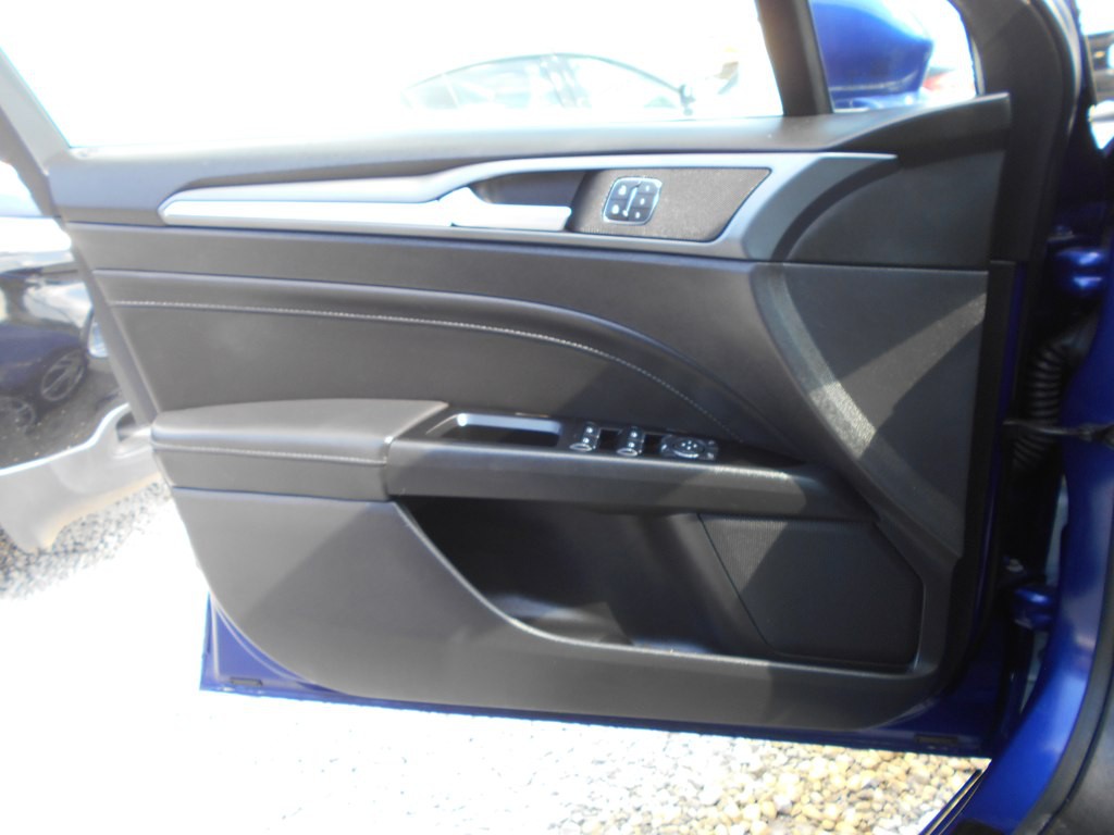 2016 Ford Fusion Image 17