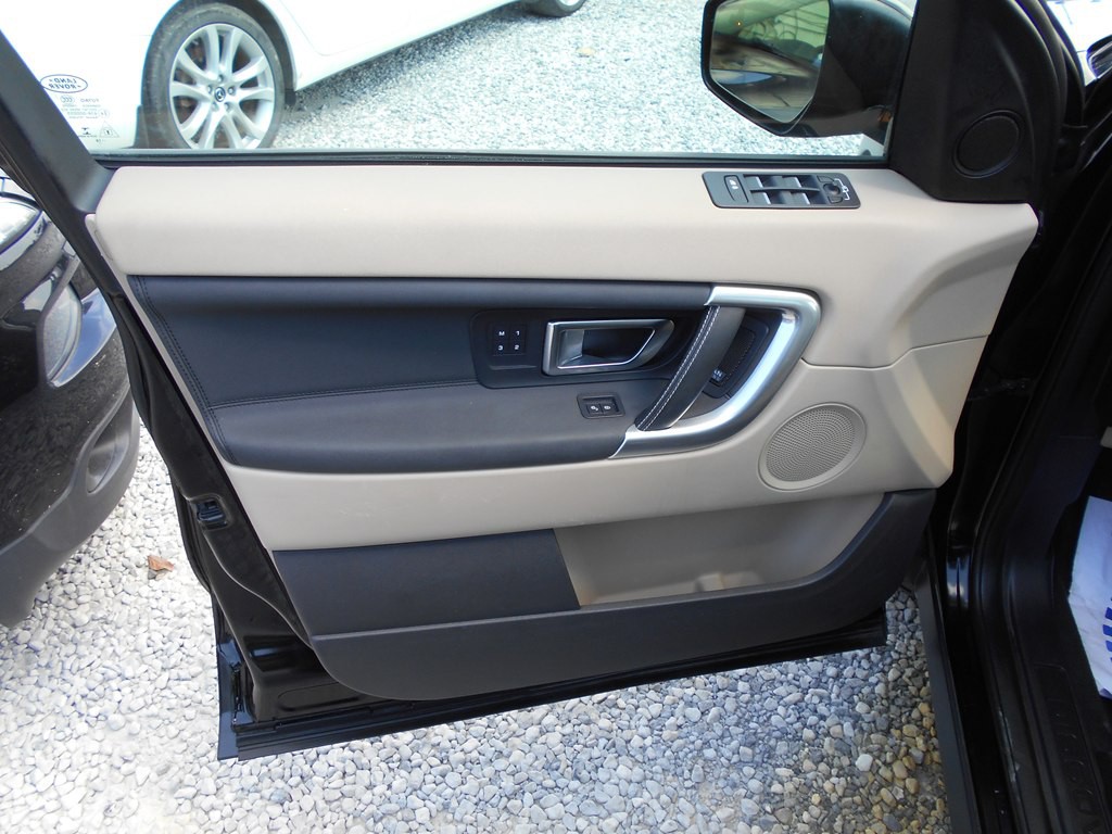 2019 Land Rover Discovery Sport Image 16