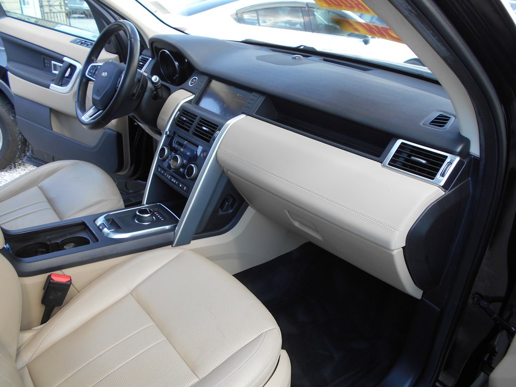 2019 Land Rover Discovery Sport Image 24