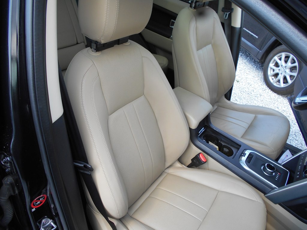 2019 Land Rover Discovery Sport Image 25