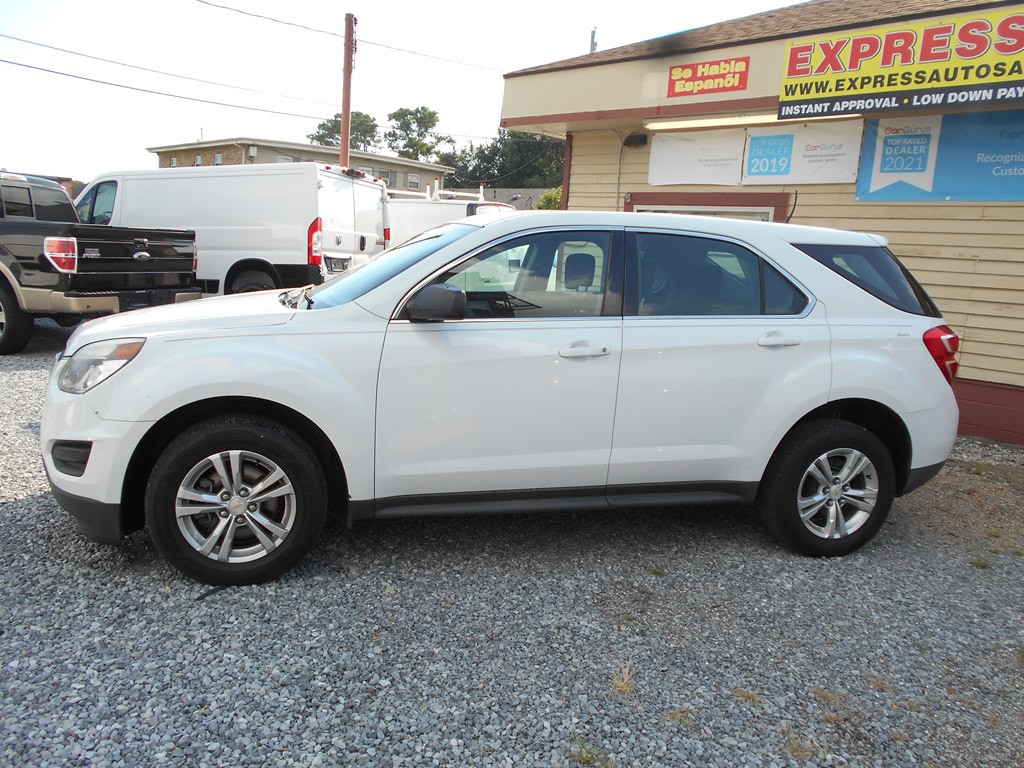 2017 Chevrolet Equinox Image 2
