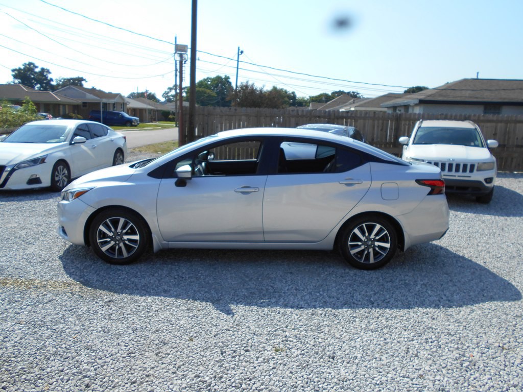 2020 Nissan Versa Image 3