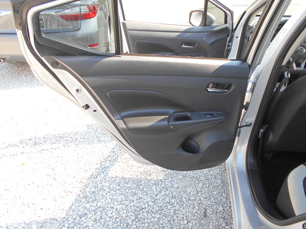 2020 Nissan Versa Image 18