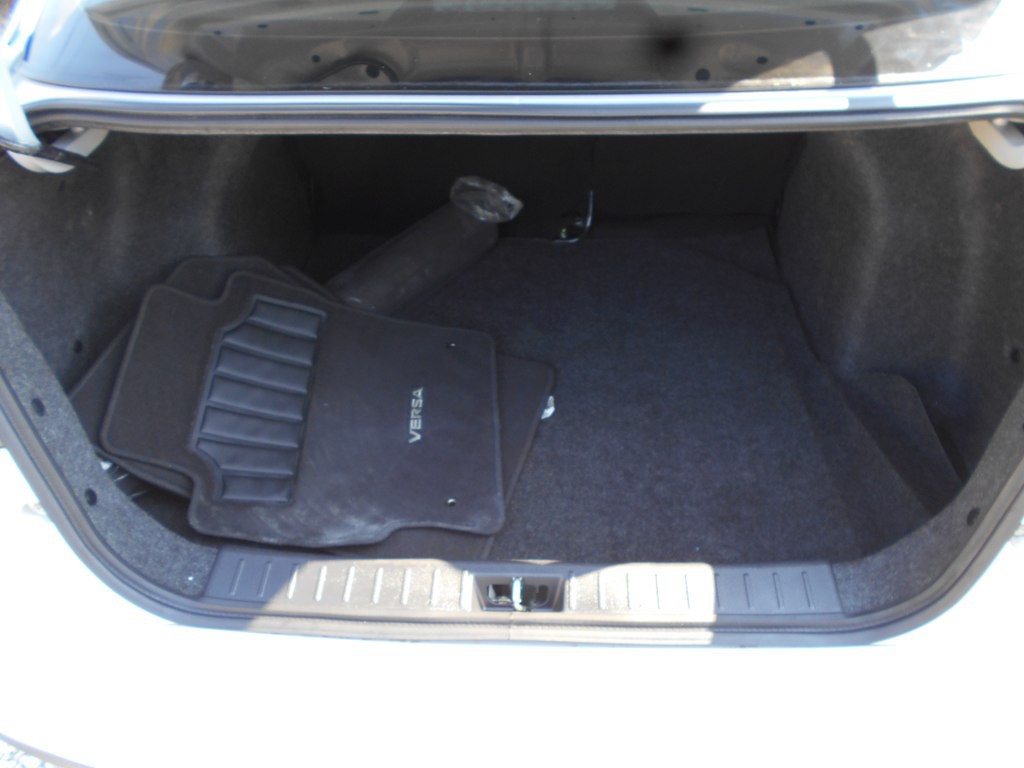2020 Nissan Versa Image 21