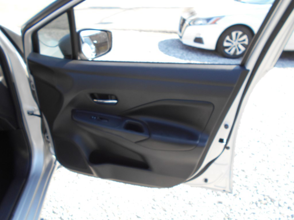 2020 Nissan Versa Image 25