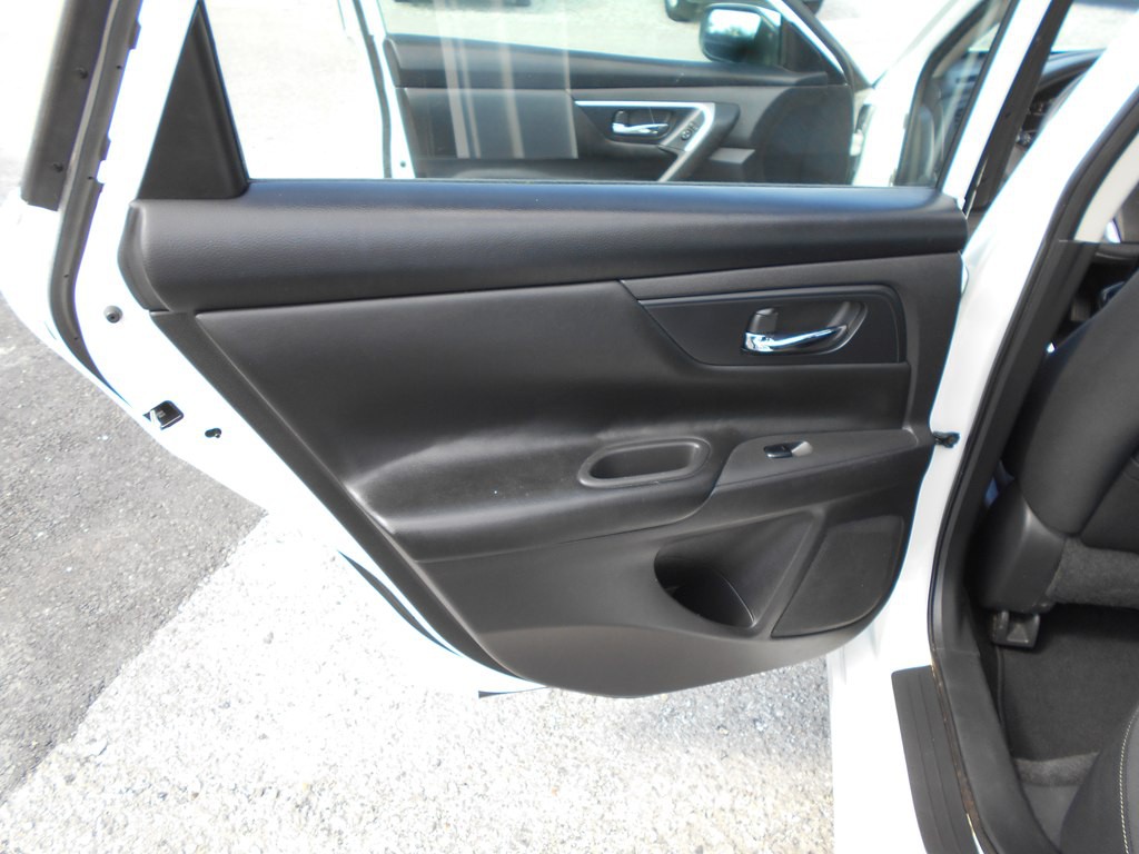 2018 Nissan Altima Image 15
