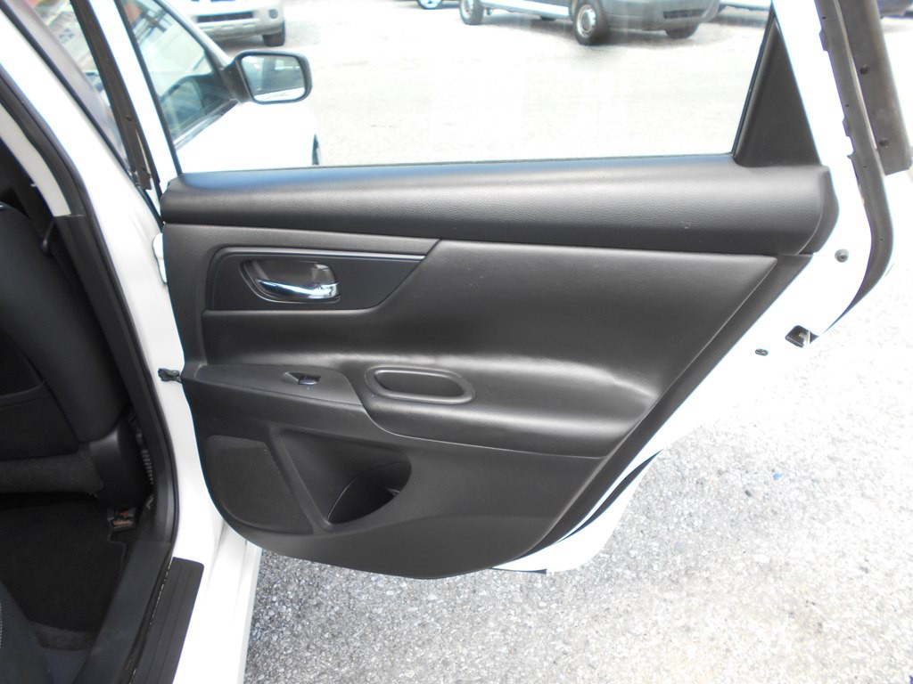 2018 Nissan Altima Image 18