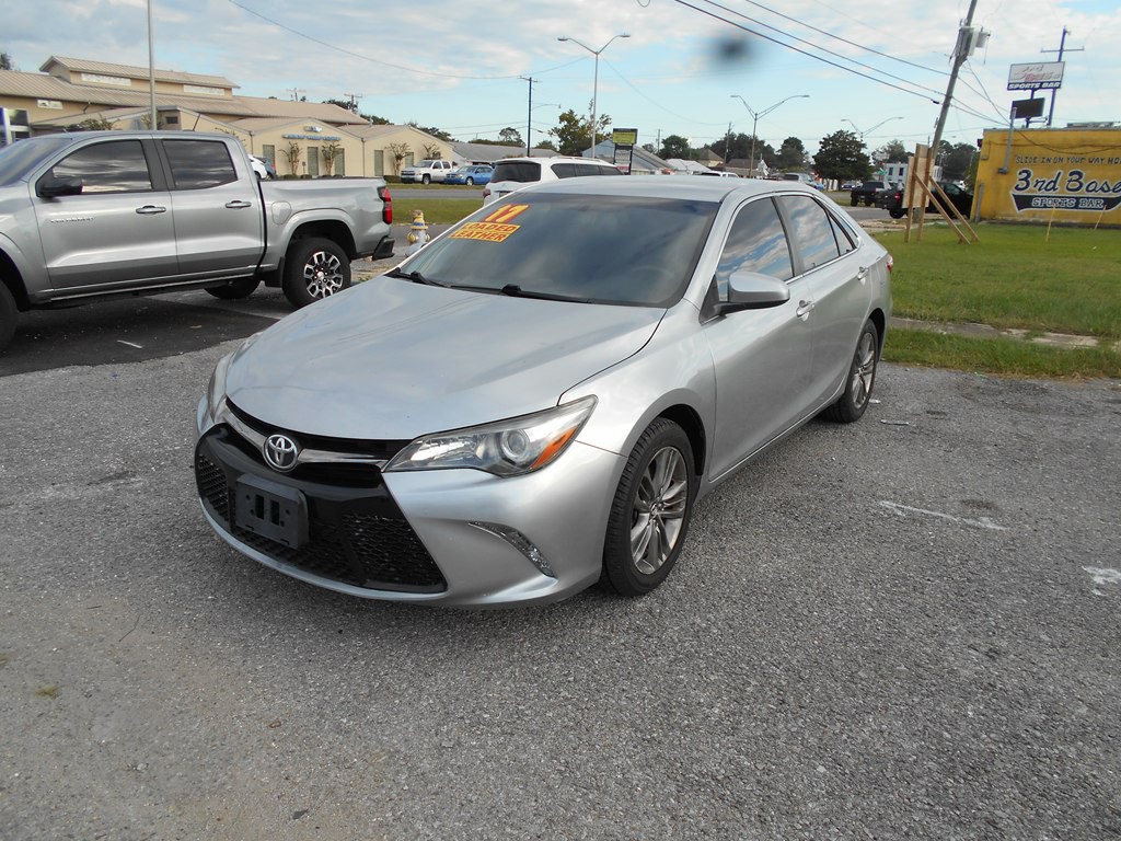2017 Toyota Camry Image 1