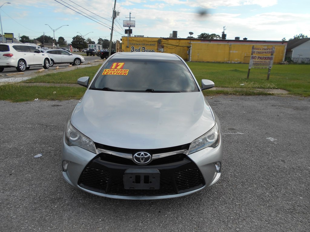 2017 Toyota Camry Image 2