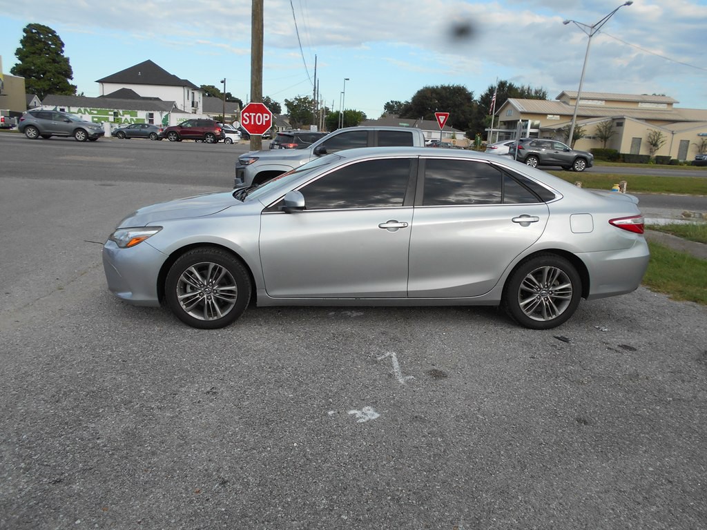2017 Toyota Camry Image 3
