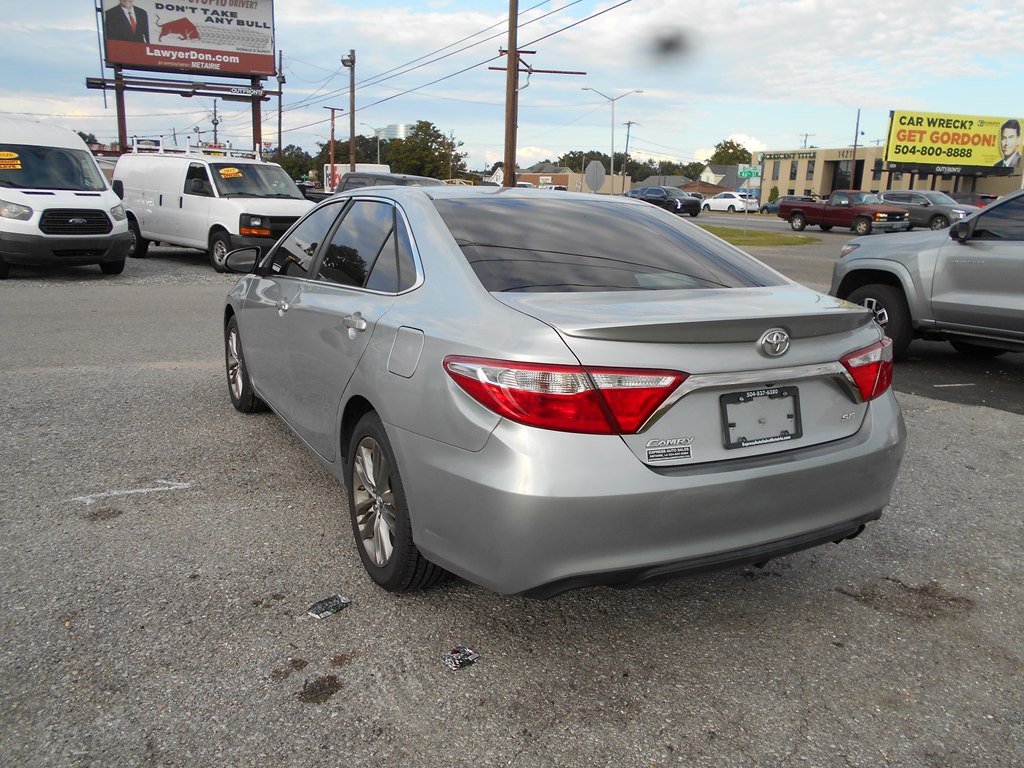 2017 Toyota Camry Image 4