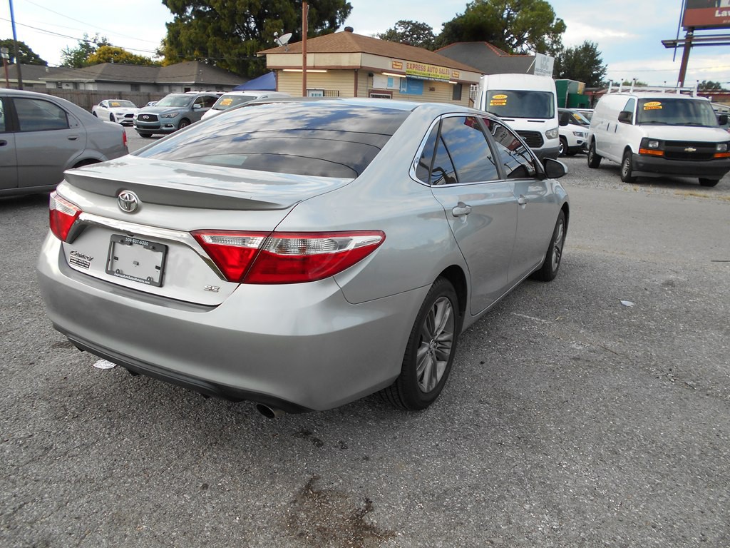 2017 Toyota Camry Image 6