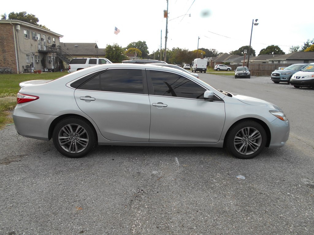 2017 Toyota Camry Image 7