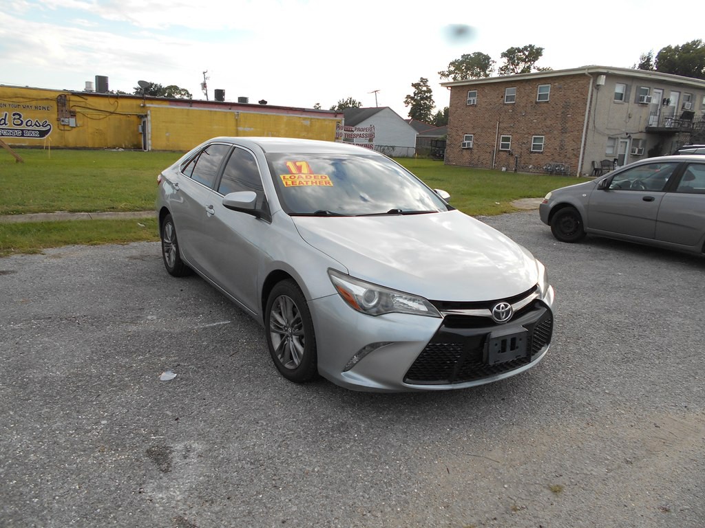 2017 Toyota Camry Image 8