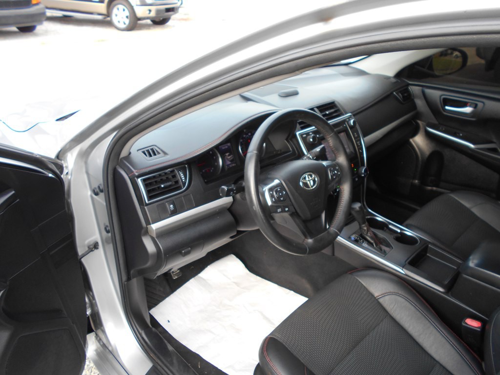 2017 Toyota Camry Image 16