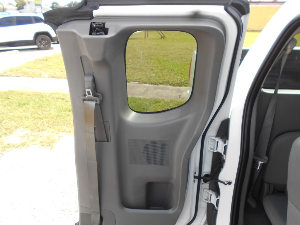 2020 Nissan Frontier Image 20