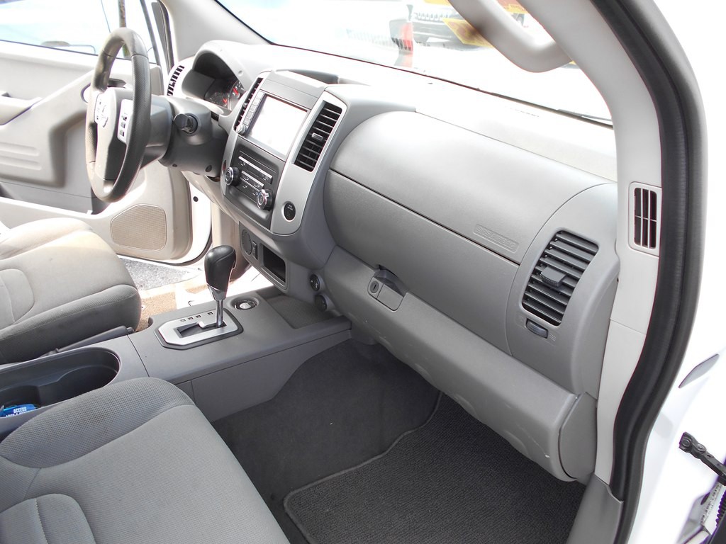 2020 Nissan Frontier Image 24