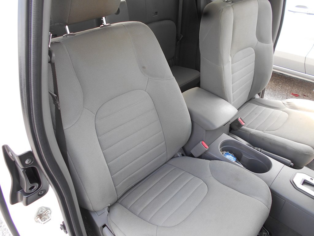 2020 Nissan Frontier Image 25