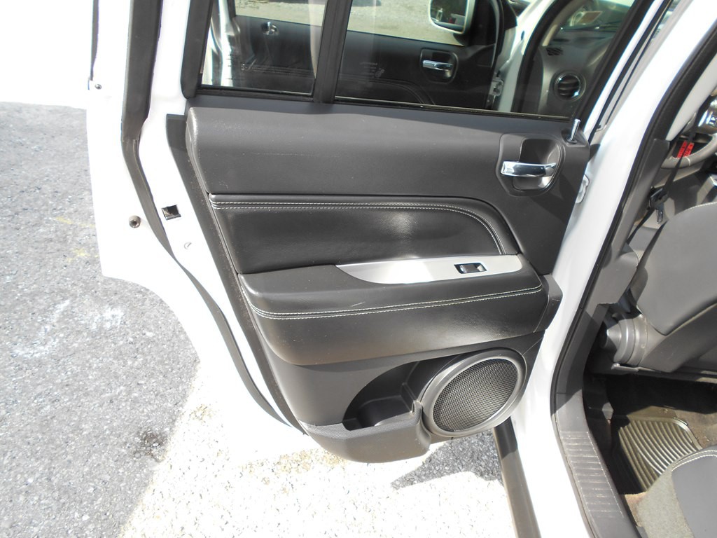 2014 Jeep Compass Image 17