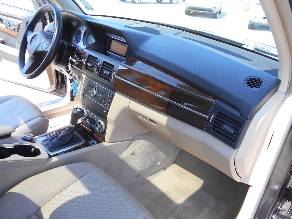 2011 Mercedes-Benz GLK-Class Image 25