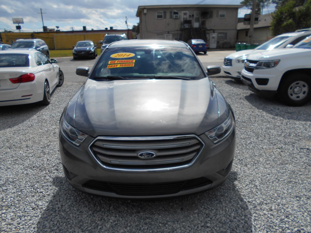 2014 Ford Taurus Image 2