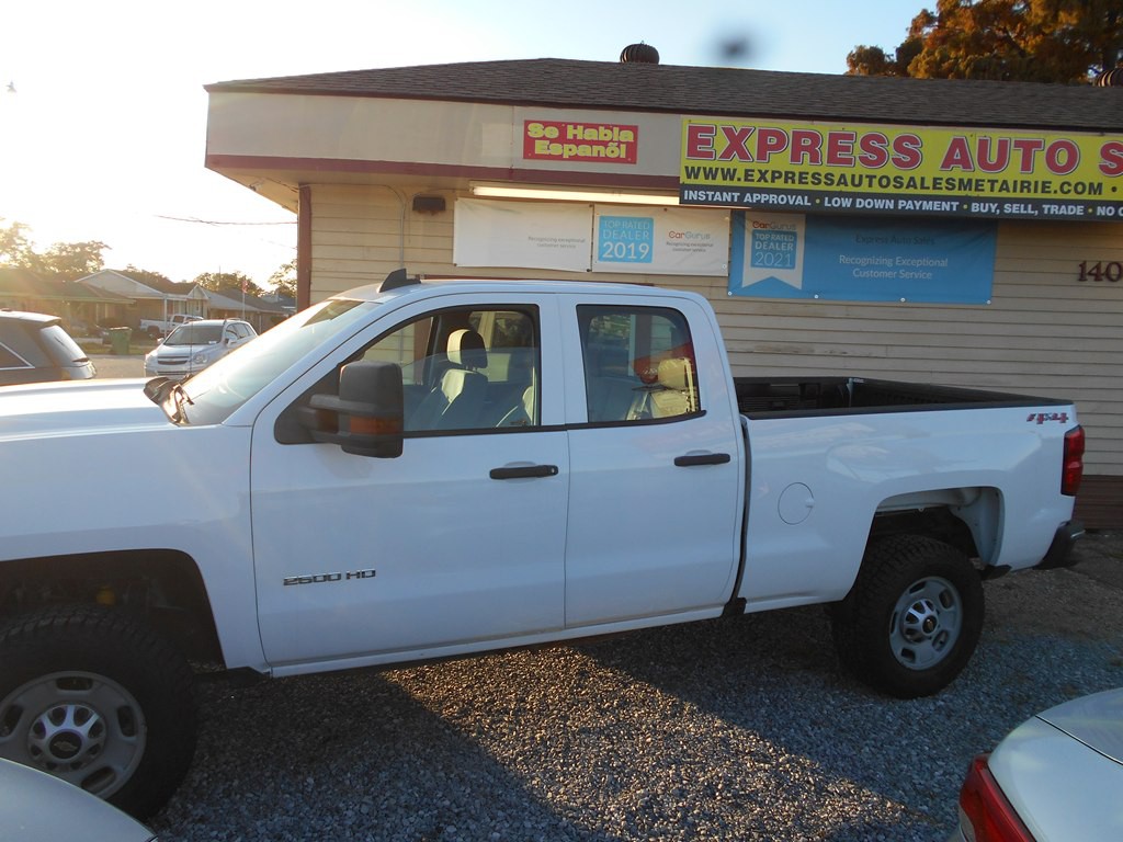 2018 Chevrolet Silverado 1500 Image 2