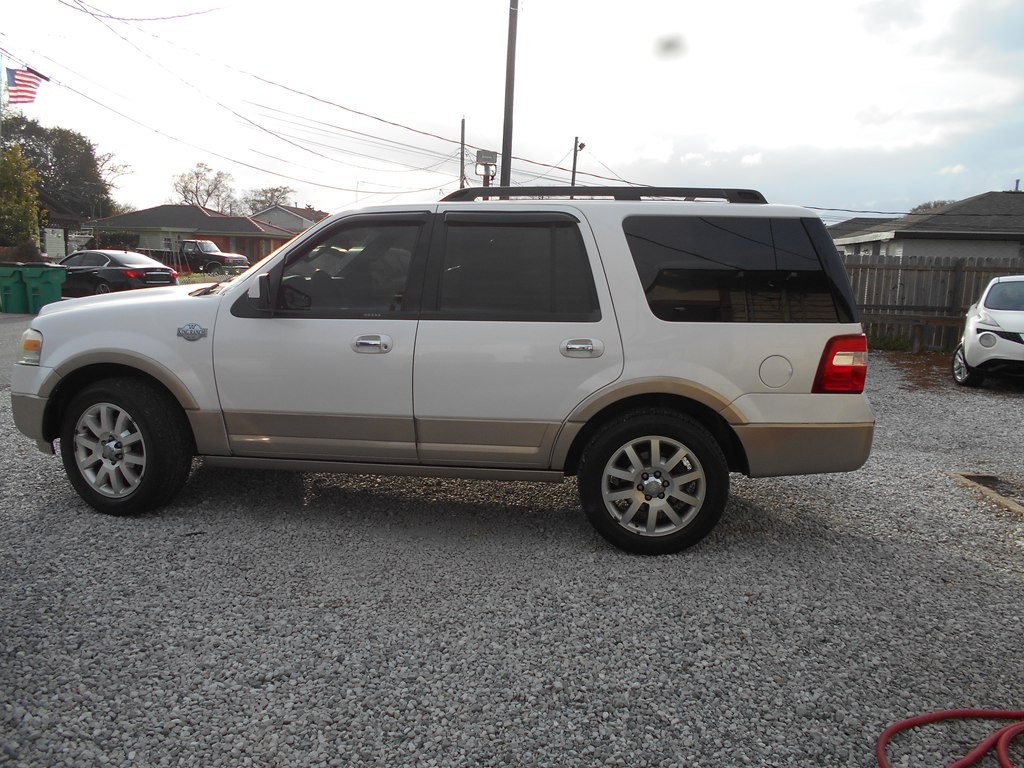 2012 Ford Expedition Image 2