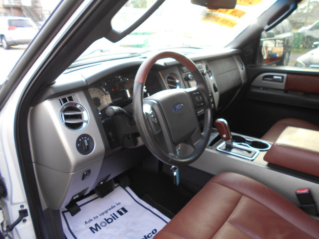 2012 Ford Expedition Image 17