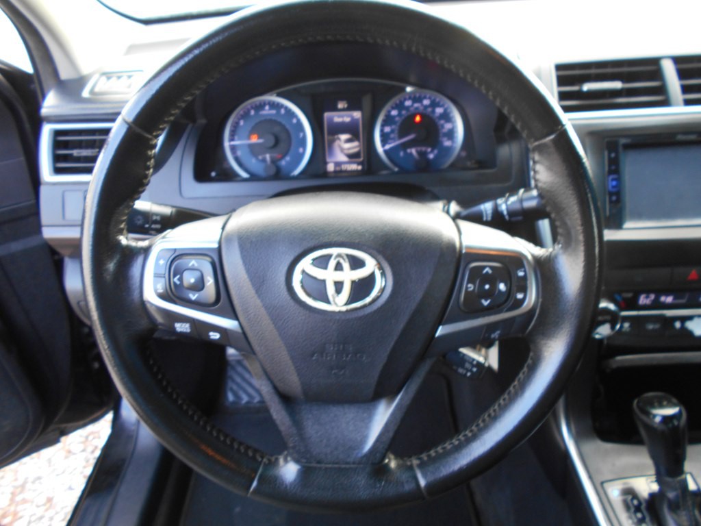 2016 Toyota Camry Image 12