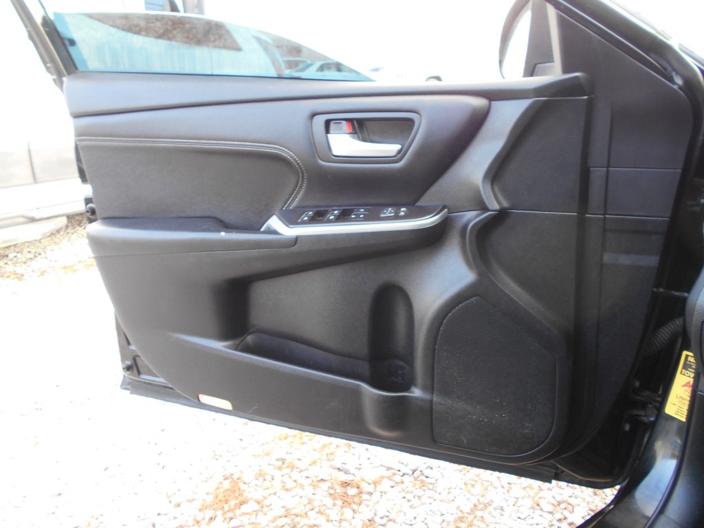 2016 Toyota Camry Image 14