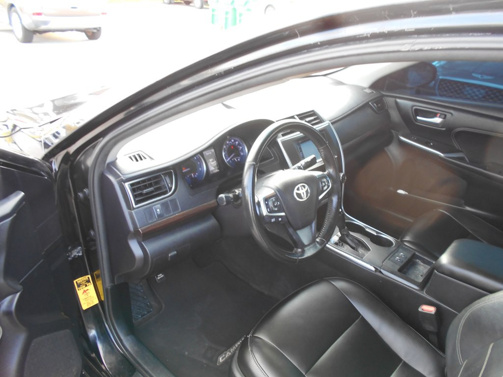 2016 Toyota Camry Image 15