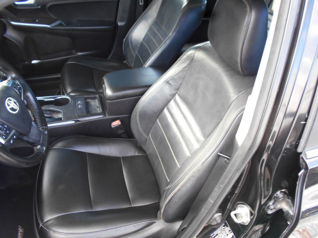 2016 Toyota Camry Image 16