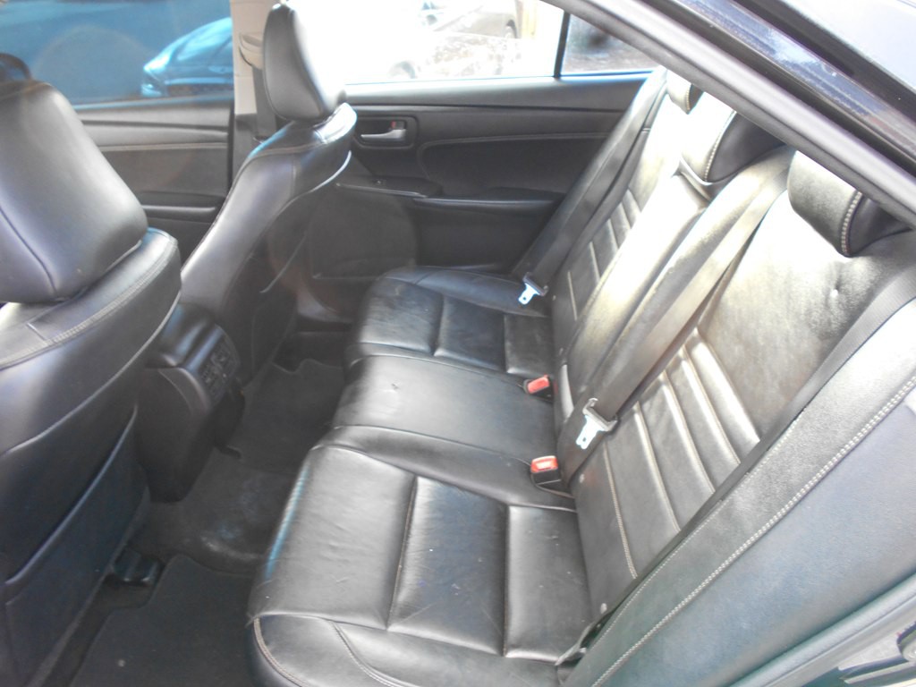 2016 Toyota Camry Image 19