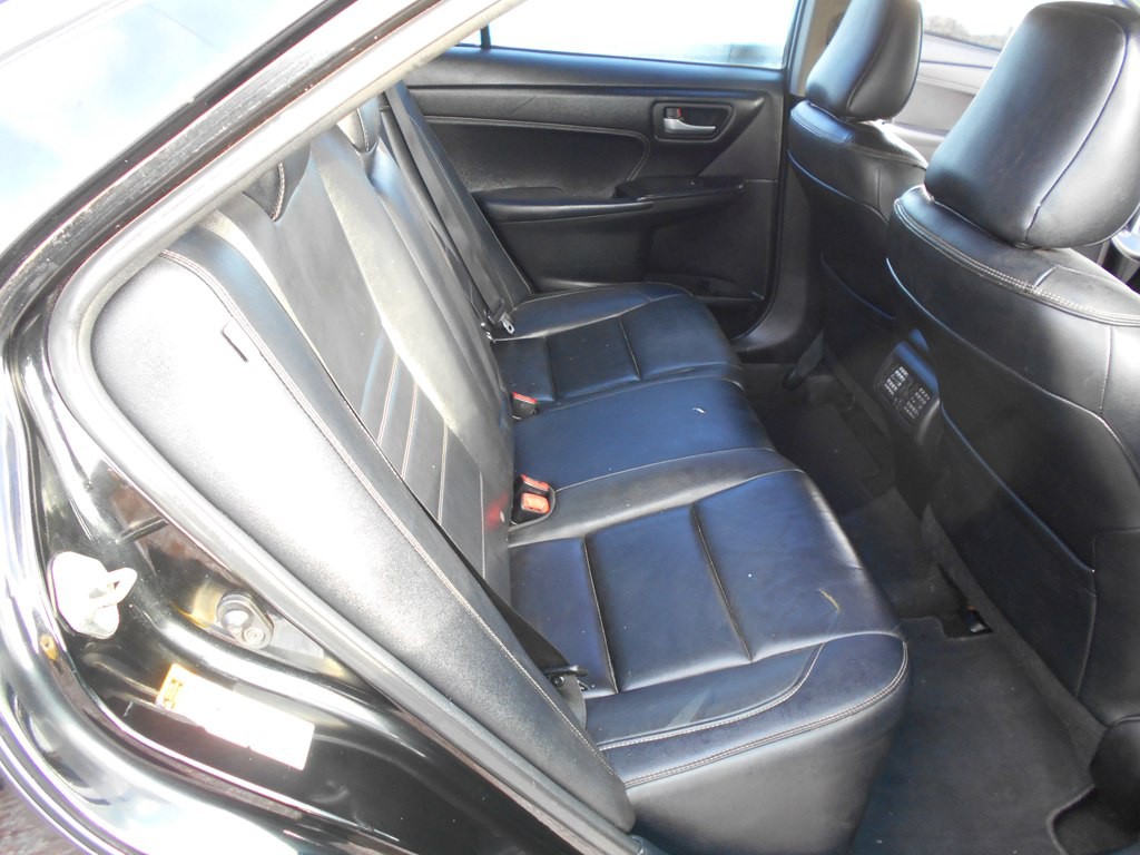 2016 Toyota Camry Image 22