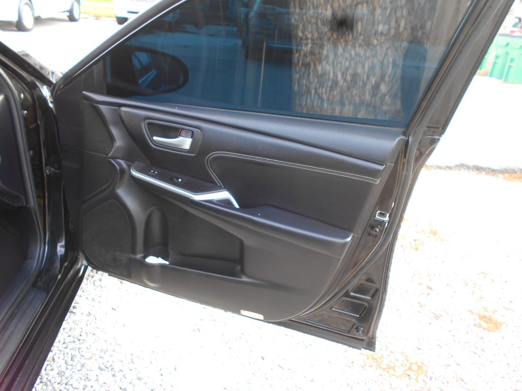 2016 Toyota Camry Image 25