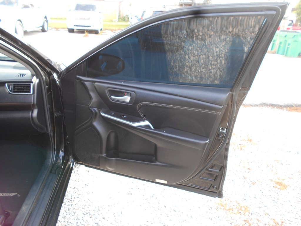 2016 Toyota Camry Image 28