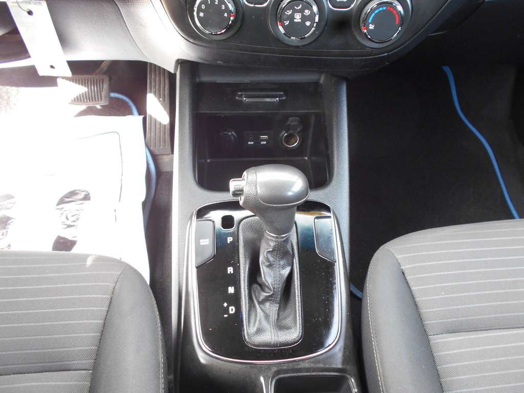 2017 Kia Forte Image 14