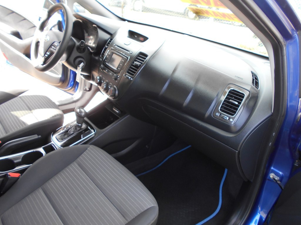 2017 Kia Forte Image 25