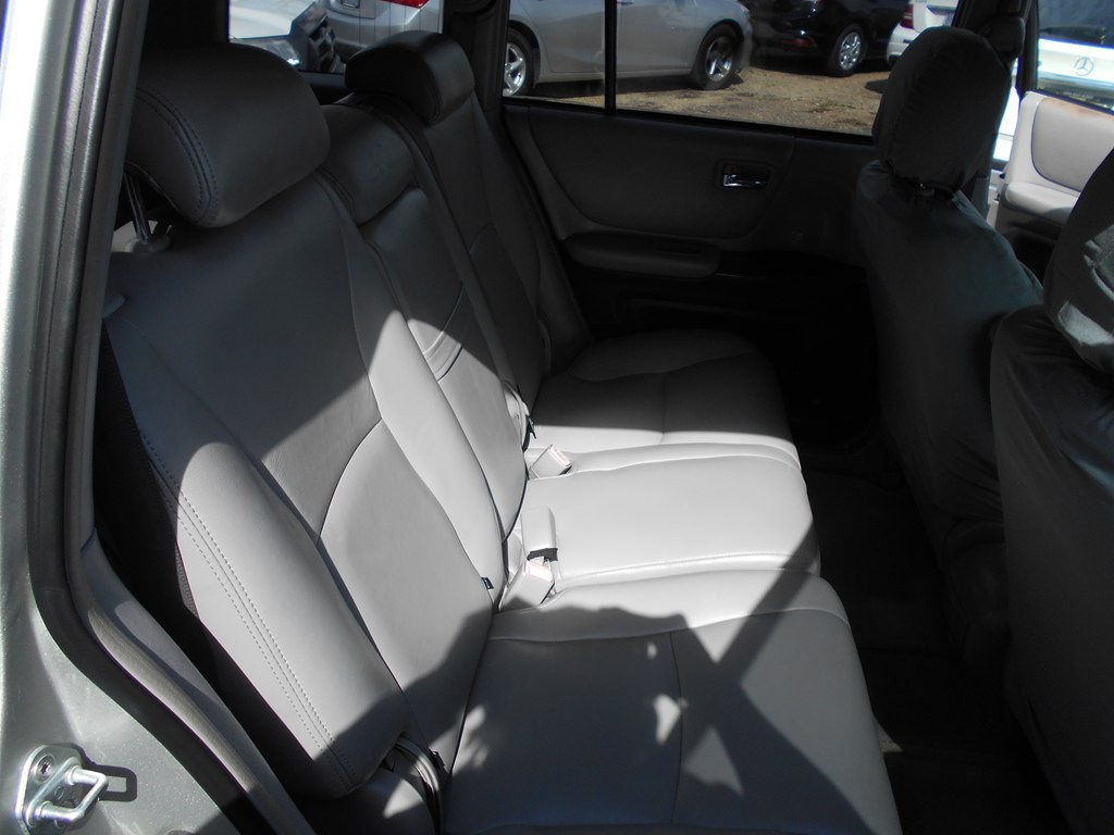 2005 Toyota Highlander Image 24