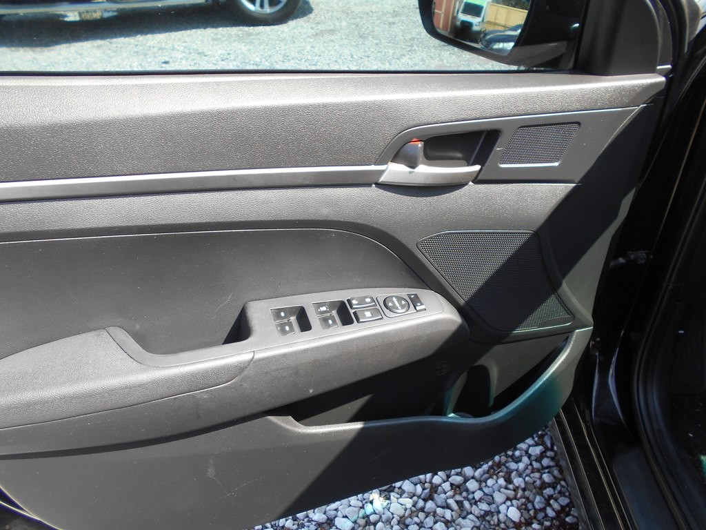 2020 Hyundai Elantra Image 9