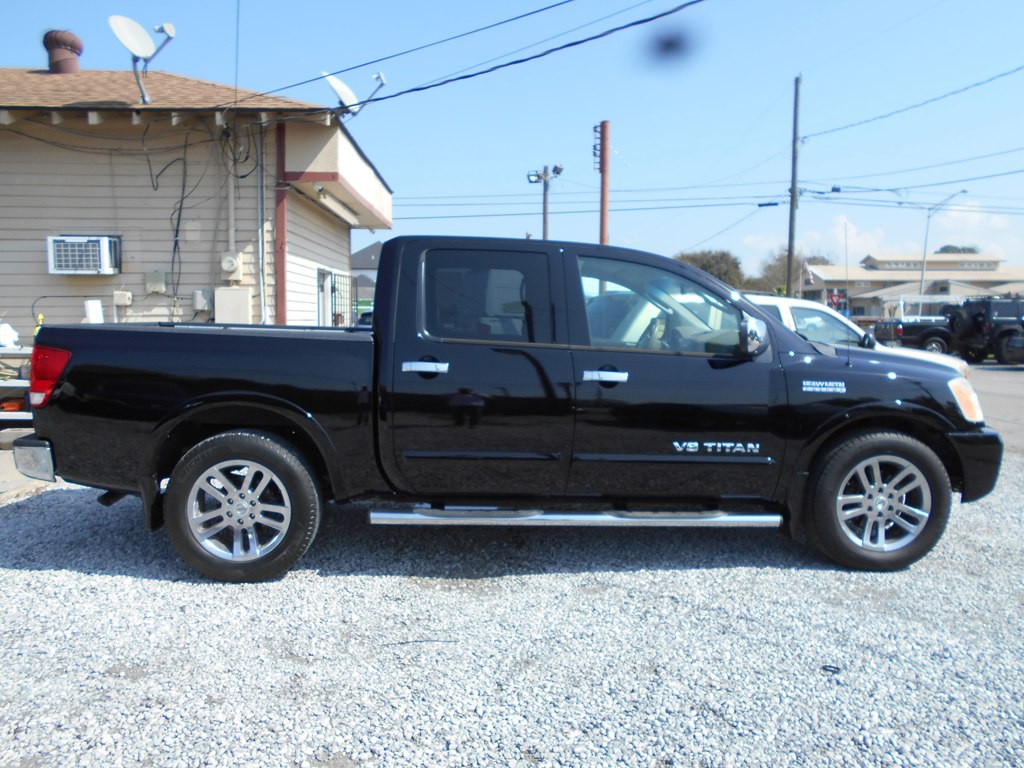 2011 Nissan Titan Image 2