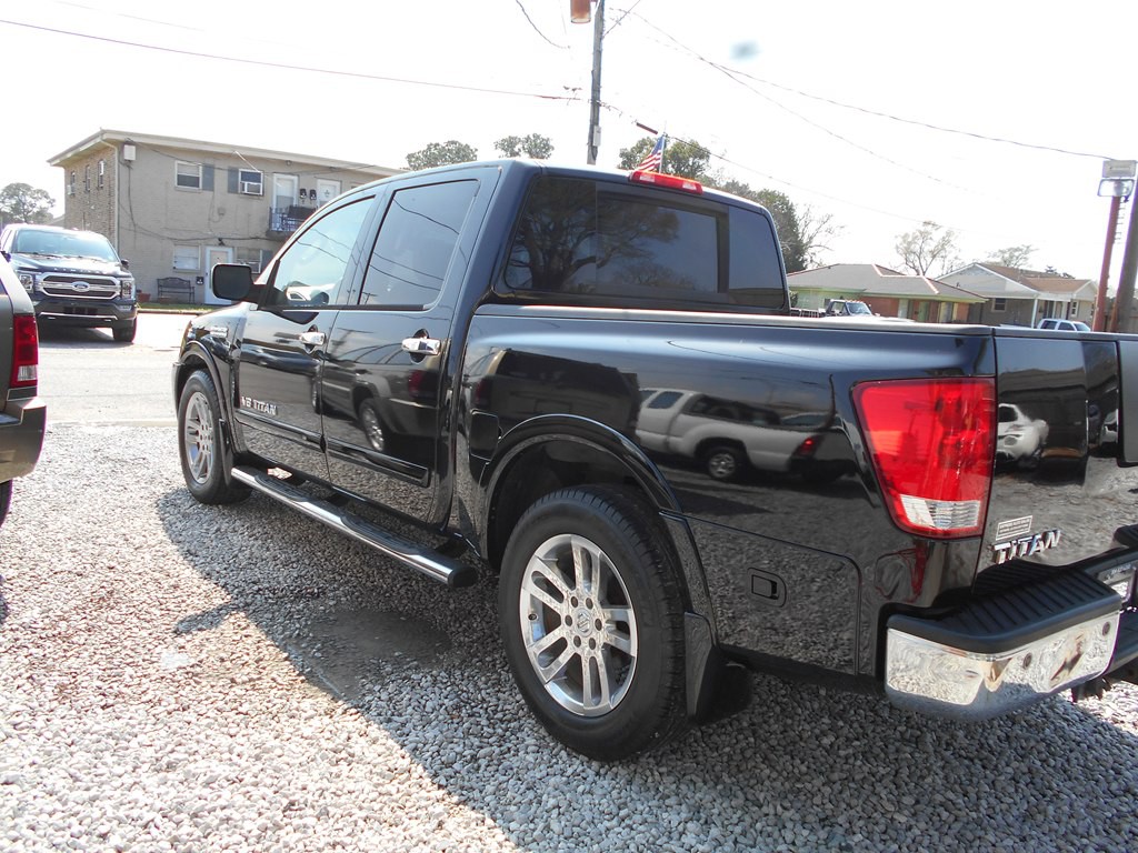 2011 Nissan Titan Image 5