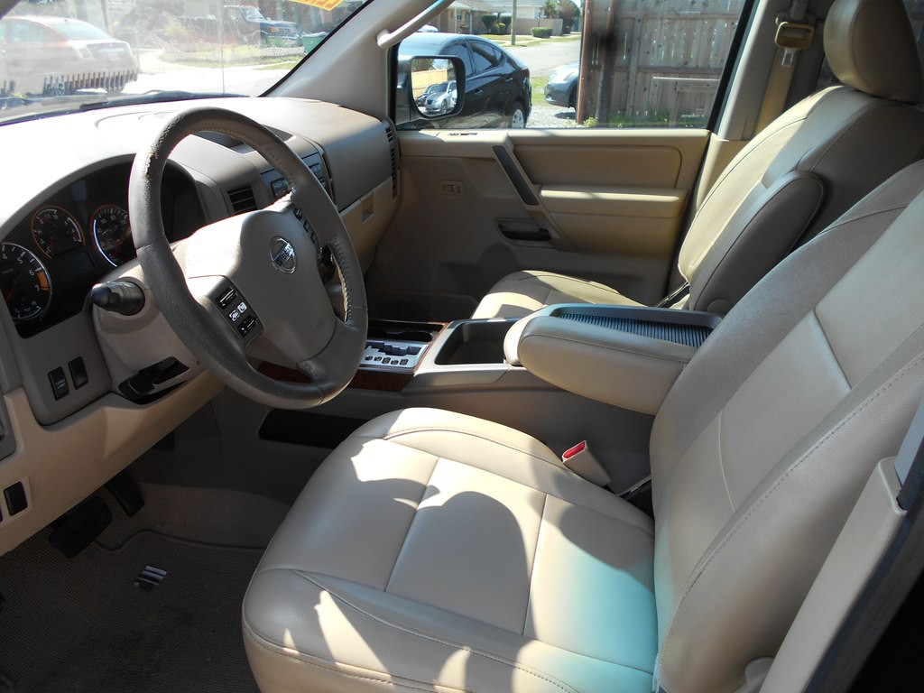 2011 Nissan Titan Image 9