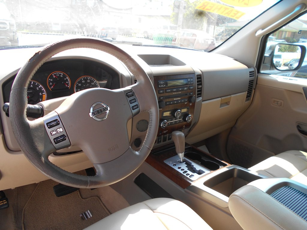 2011 Nissan Titan Image 11