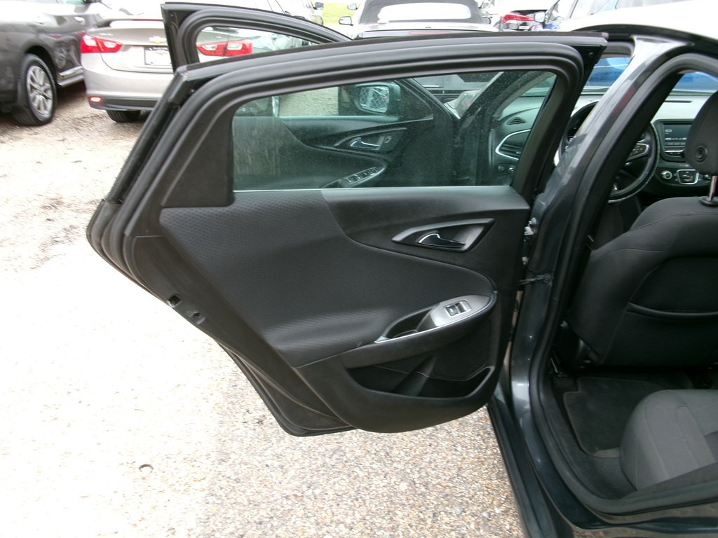 2018 Chevrolet Malibu Image 18