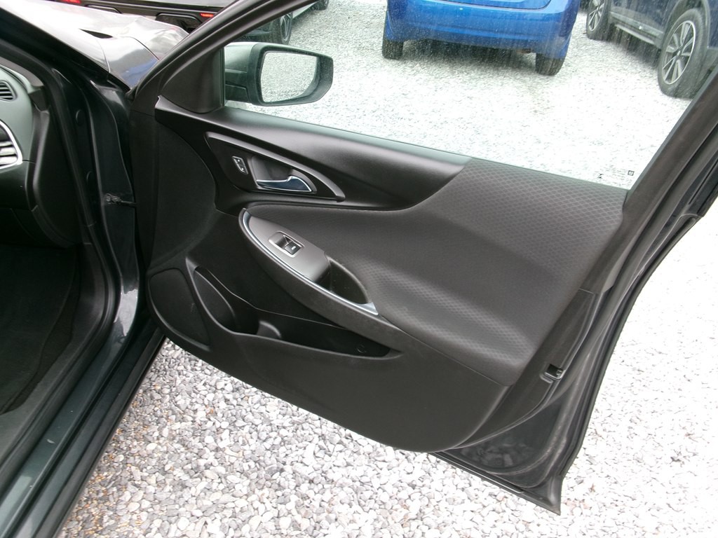 2018 Chevrolet Malibu Image 25