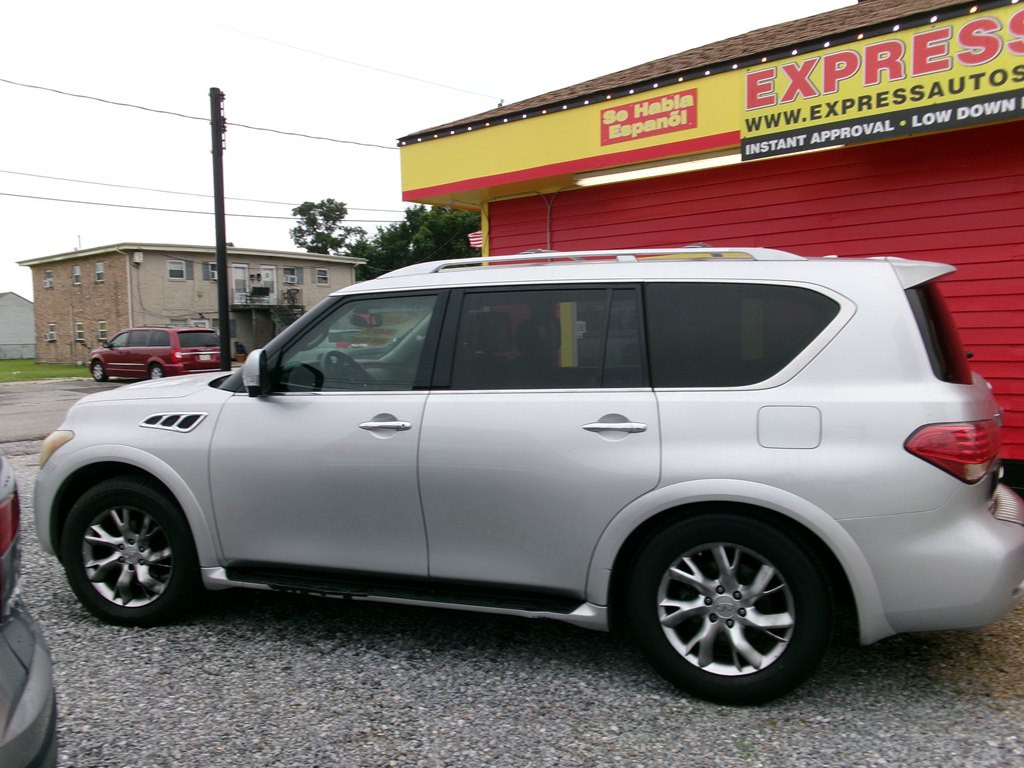 2011 INFINITI QX56 Image 4