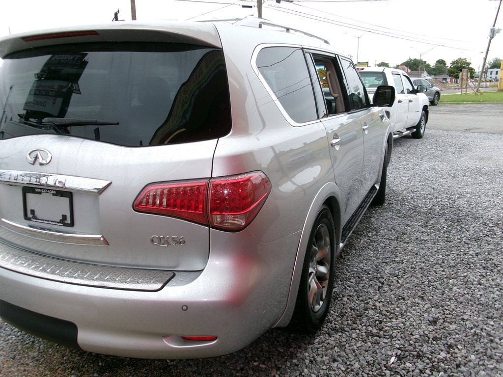 2011 INFINITI QX56 Image 7