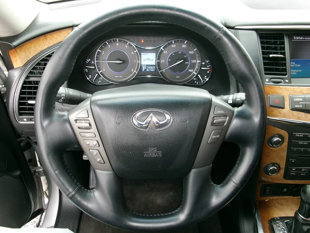 2011 INFINITI QX56 Image 12