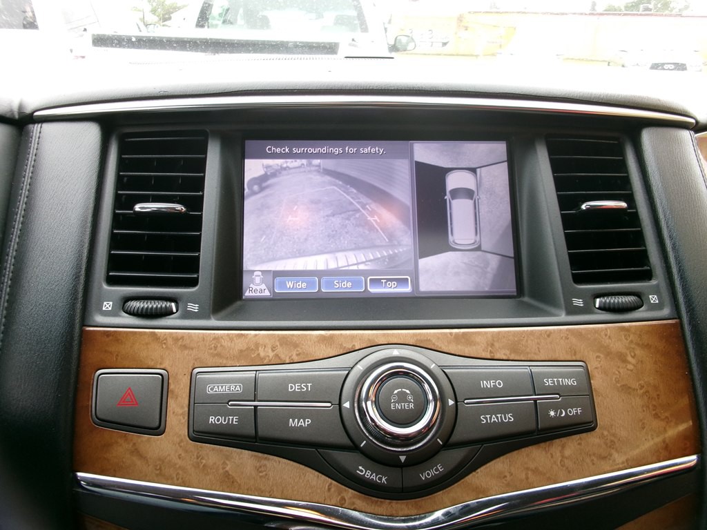 2011 INFINITI QX56 Image 14